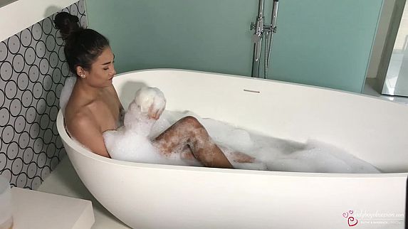 Bubble Bathe & Naked Bareback